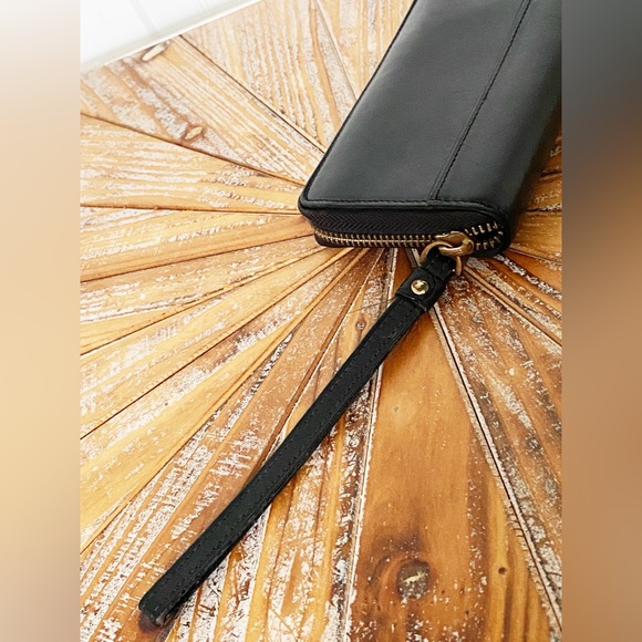 Used Hartmann Genuine Leather Zip up Mini Wristlet Walet in Black - Picture 4 of 4